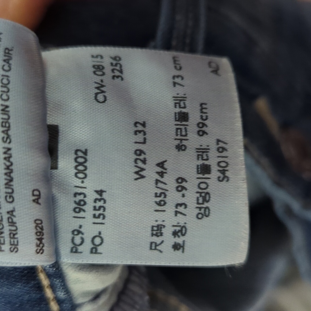 Levi's 314 Slimming Straight Jeans | Medium Wash | Size 29 - Picture 7 of 7